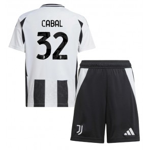 Billiga Juventus Juan Cabal #32 Hemmatröja Barn 2024-25 Kortärmad (+ Korta byxor)